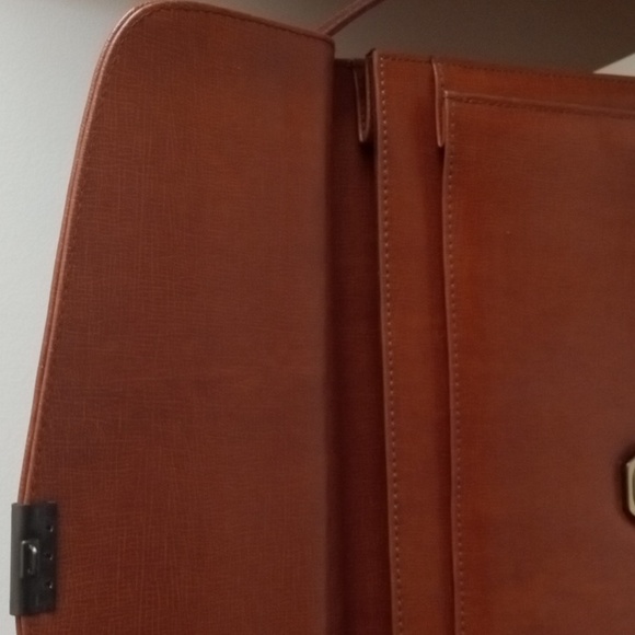 ๐ค๐ผ Briefcase Crossbody Laptop Bag | Caramel Brown | 16 x 13 inches - Picture 6 of 11